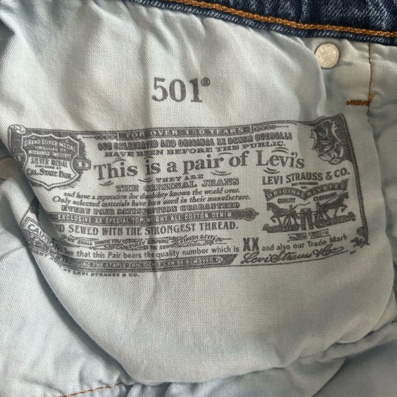 LEVI’S Button Fly 501 Jeans 27 x 30 Medium Wash Blue Straight Leg Denim EUC - Picture 6 of 7